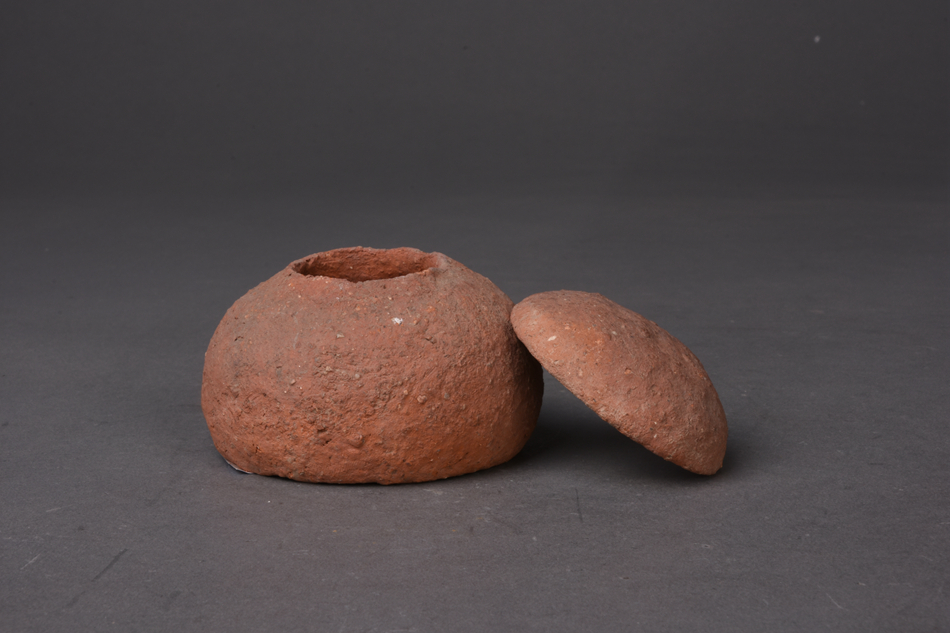 新石器时代仰韶文化半坡类型带盖红陶罐