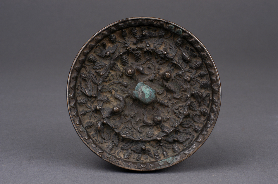 唐海兽葡萄铜镜
