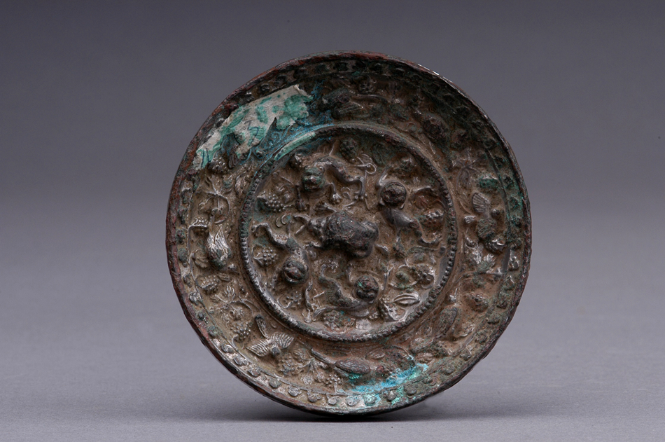 唐海兽葡萄铜镜