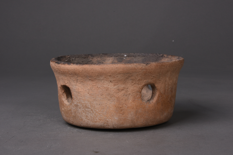 新石器时代仰韶文化红陶扣盆