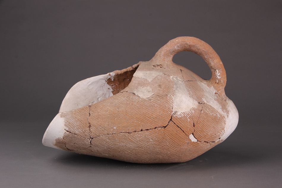 新石器时代大地湾四期红陶簸箕形器