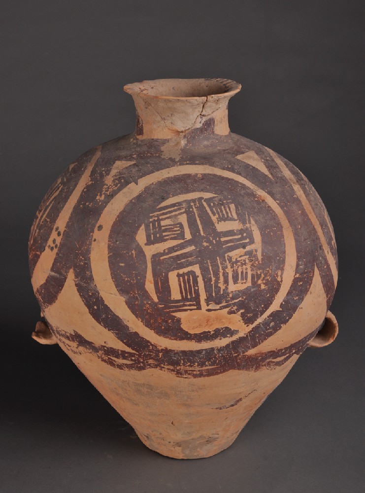 新石器时代马家窑文化马厂类型四大圈“卍”字纹彩陶罐-馆藏精品-天水市博物馆